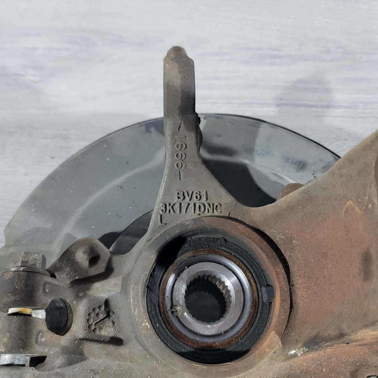 Цапфа зі маточиною передня ліва Ford Focus mk3 12-18 зі шкіркою BV6Z-3K186-D - Зображення 4