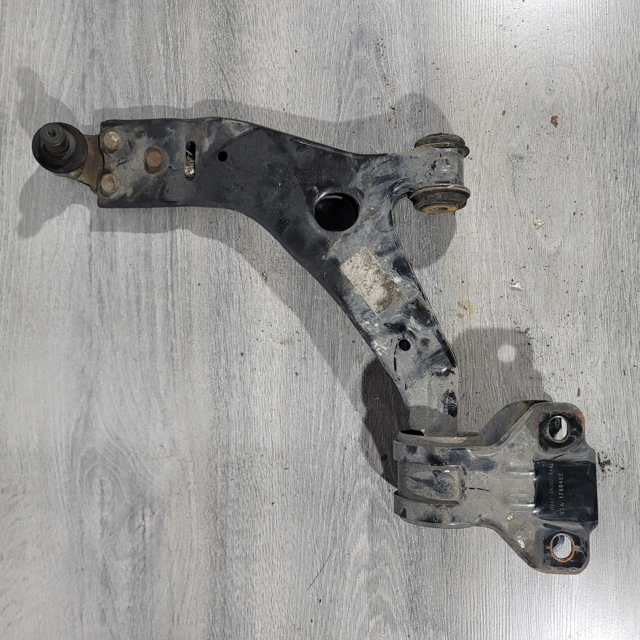 Важіль нижній передній лівий Ford Focus mk3 11-18 залізний R15 F1FZ-3079-A