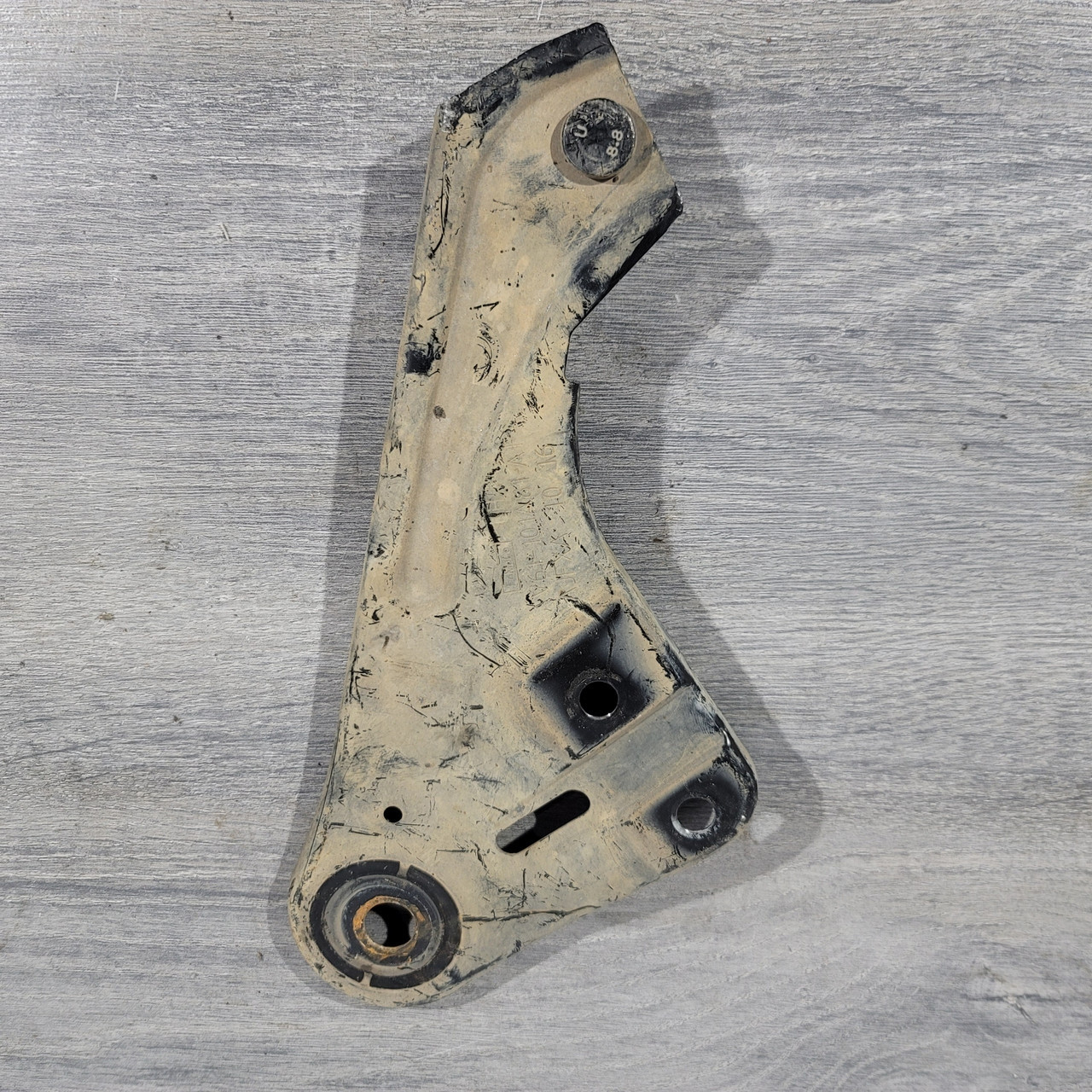 Лопух переднього підрамника задній лев Ford Focus mk3 11-18 AV6Z-16060-B