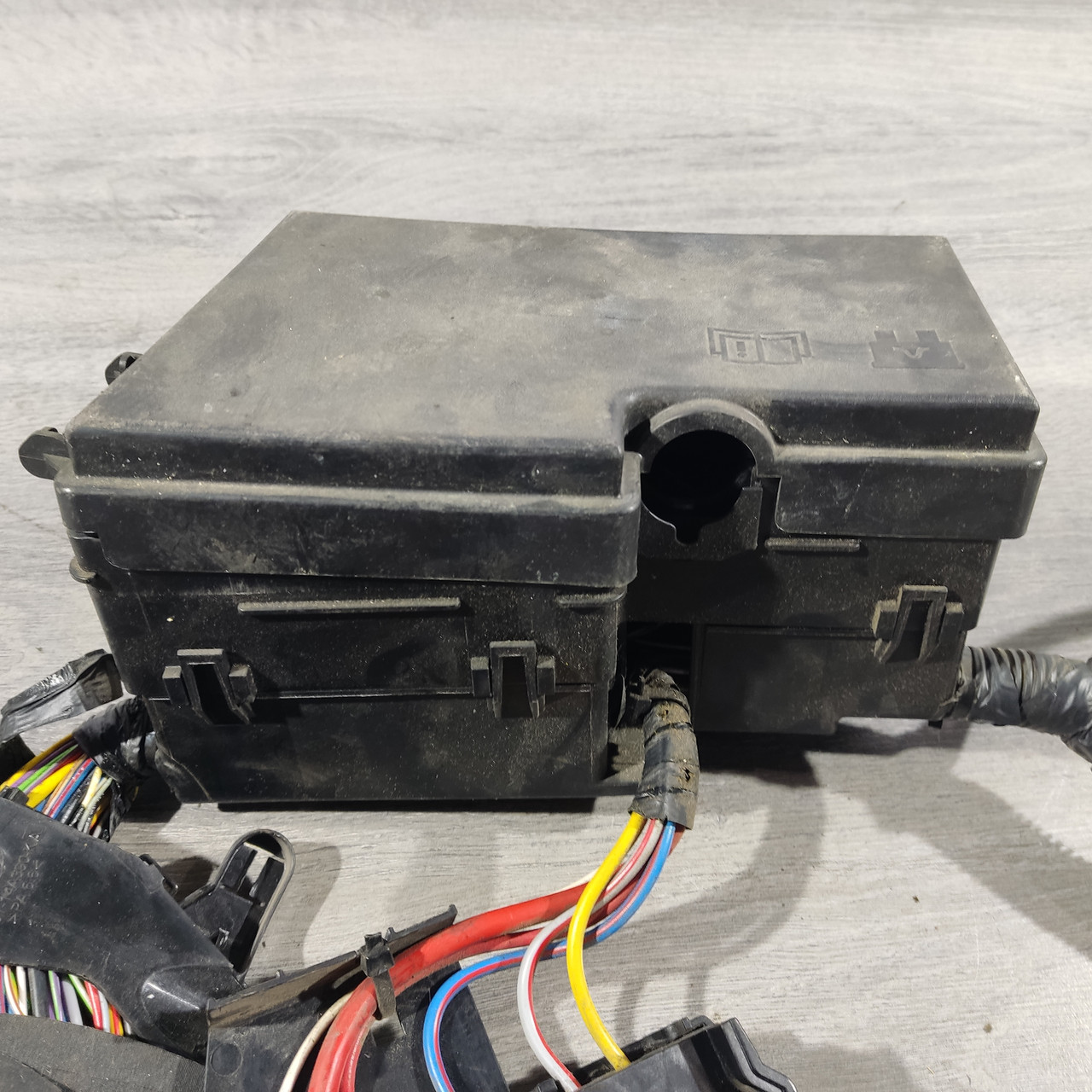 Блок запобіжників підкапотний Ford Focus mk3 11-18 2.0 AV6T-14A067-AD