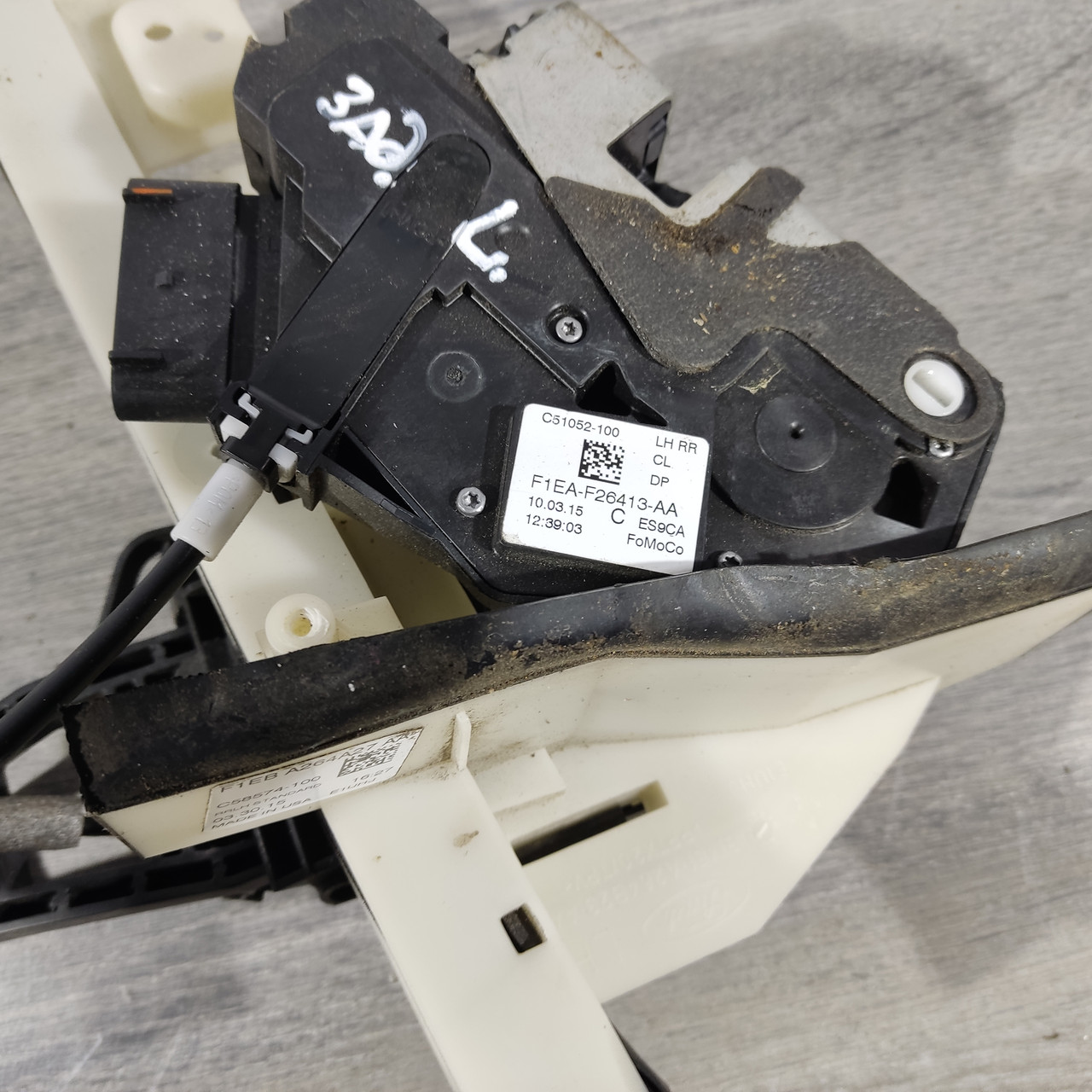 Замок дверей у зборі задній лівий Ford Focus mk3 11-18 F1EZ-54219A65-K - Зображення 3