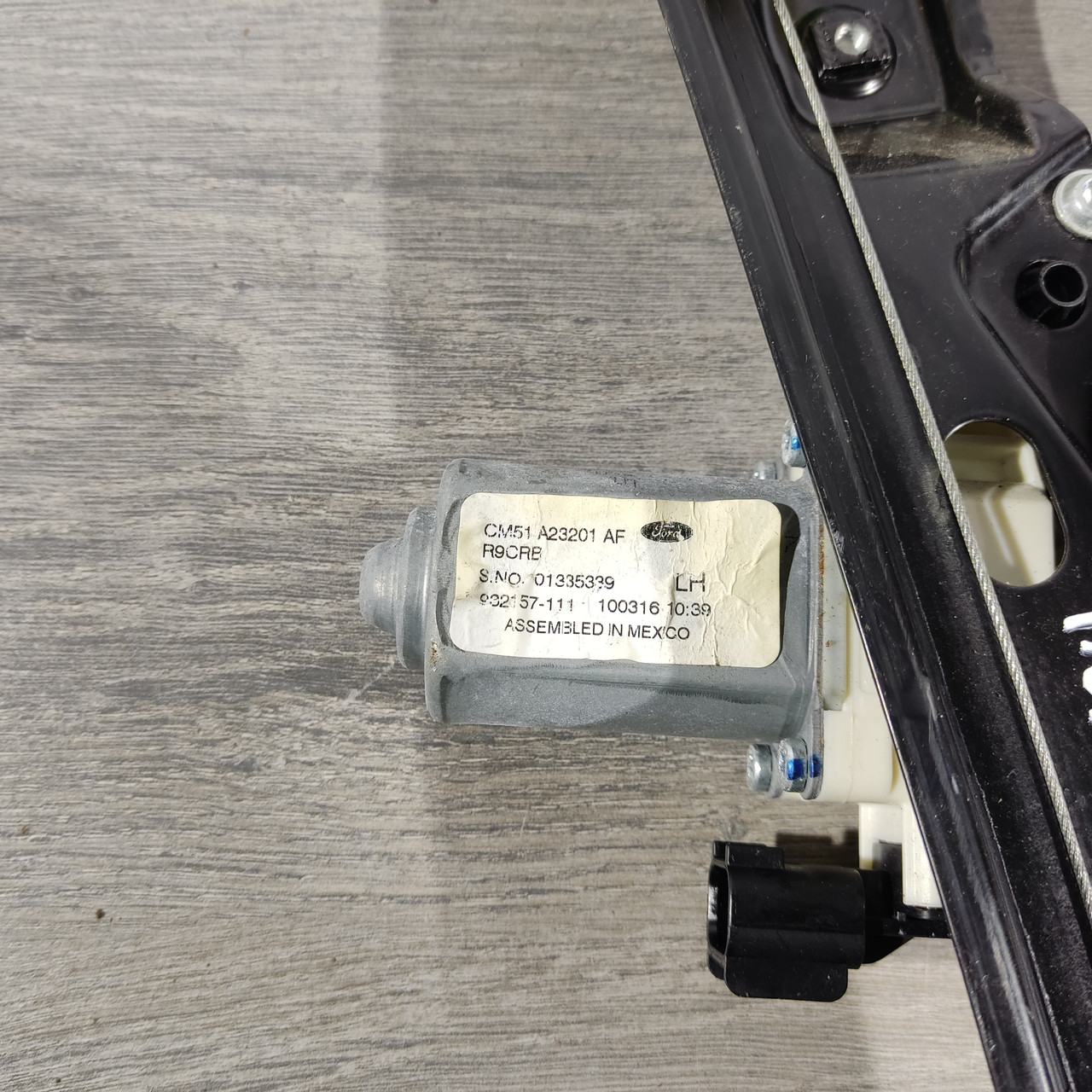 Склопідіймач з мотором передній лівий Ford Focus mk3 11-18 2 піна CM5Z-5823201-B - Зображення 2