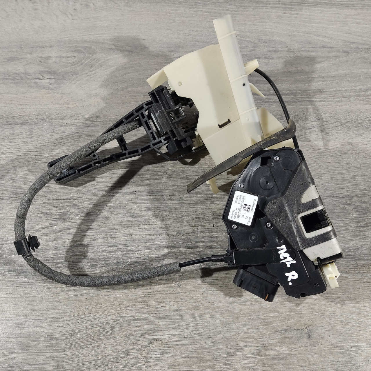 Замок дверей у складі передньої правої Ford Focus mk3 11-18 F1EZ-58219A64-A