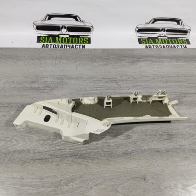 Накладка задньої стійки верхня задня права Ford Focus mk3 11-18 4d сіра CV6Z5431010BA