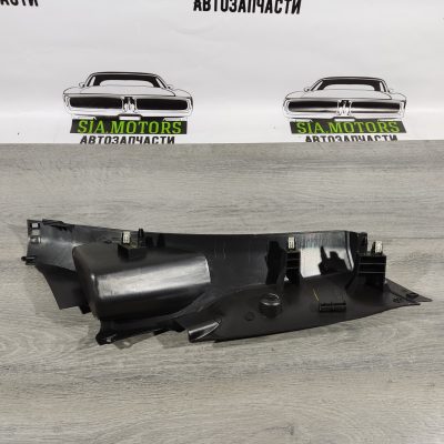 Накладка задньої стійки нижня ліва Ford Focus mk3 11-18 4d чорна CV6Z-5431013-AB