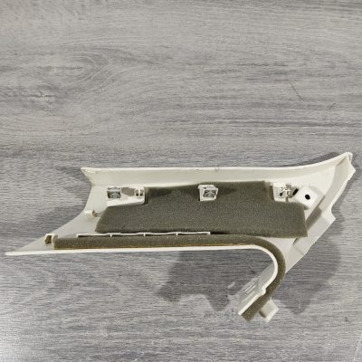 Накладка задньої кватирки верхня ліва Ford Focus mk3 11-18 5d сіра CV6Z-5852019-AA