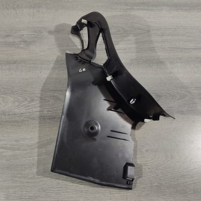 Накладка прорізу багажника Ford Focus mk3 11-18 4d ліва CV6Z-54312A15-AA