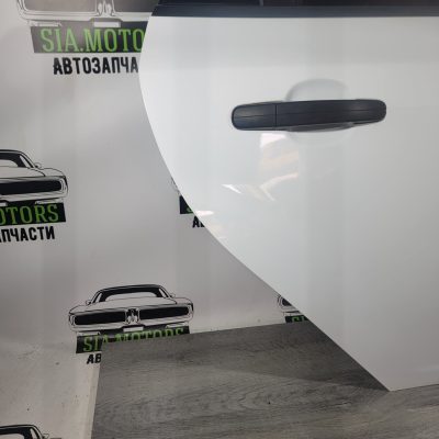 Двері задня права Ford Focus mk3 USA 2012-2018г DM5Z-5824630-C без дефектів код фарби (YZ)