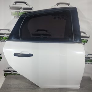 Двері задня права Ford Focus mk3 USA 2012-2018г DM5Z-5824630-C без дефектів код фарби (YZ)