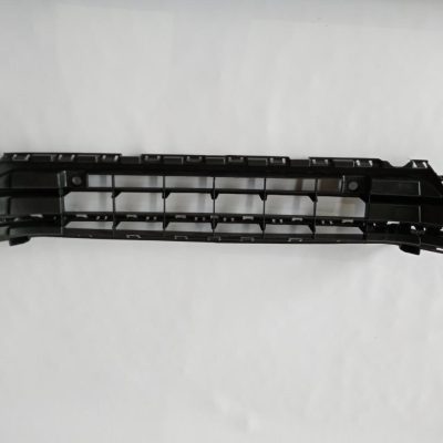 5C6853671P9B9 Решітка переднього бампера (з отвором під парктронік) VOLKSWAGEN JETTA (2015-18),