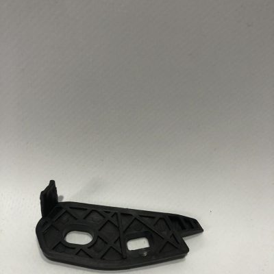 84650636 Кріплення переднього бампера спіднє праве CHEVROLET MALIBU (2016-20), (84650636)