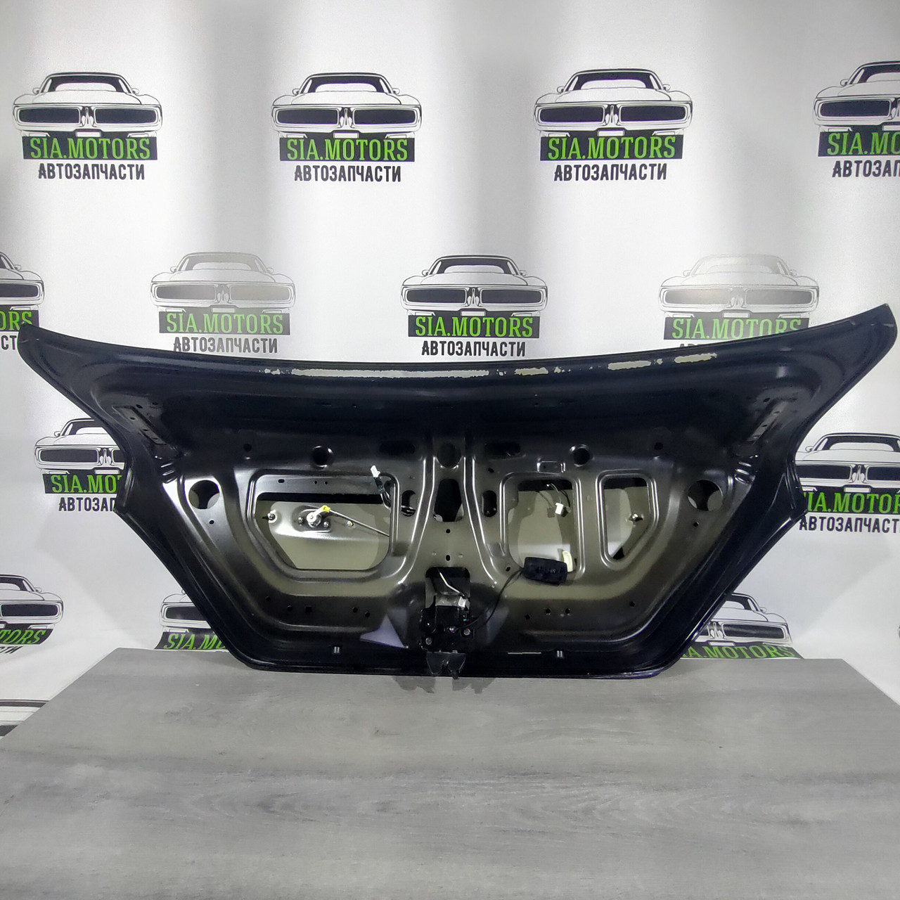 Кришка багажника Nissan Versa 12-19 usa під спойлер, черний (КH3) H4300-9KAME - Зображення 5