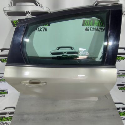Двері задні праві Ford Focus mk3 USA 2012-2018г DM5Z-5824630-C без дефектів код фарби (GN)