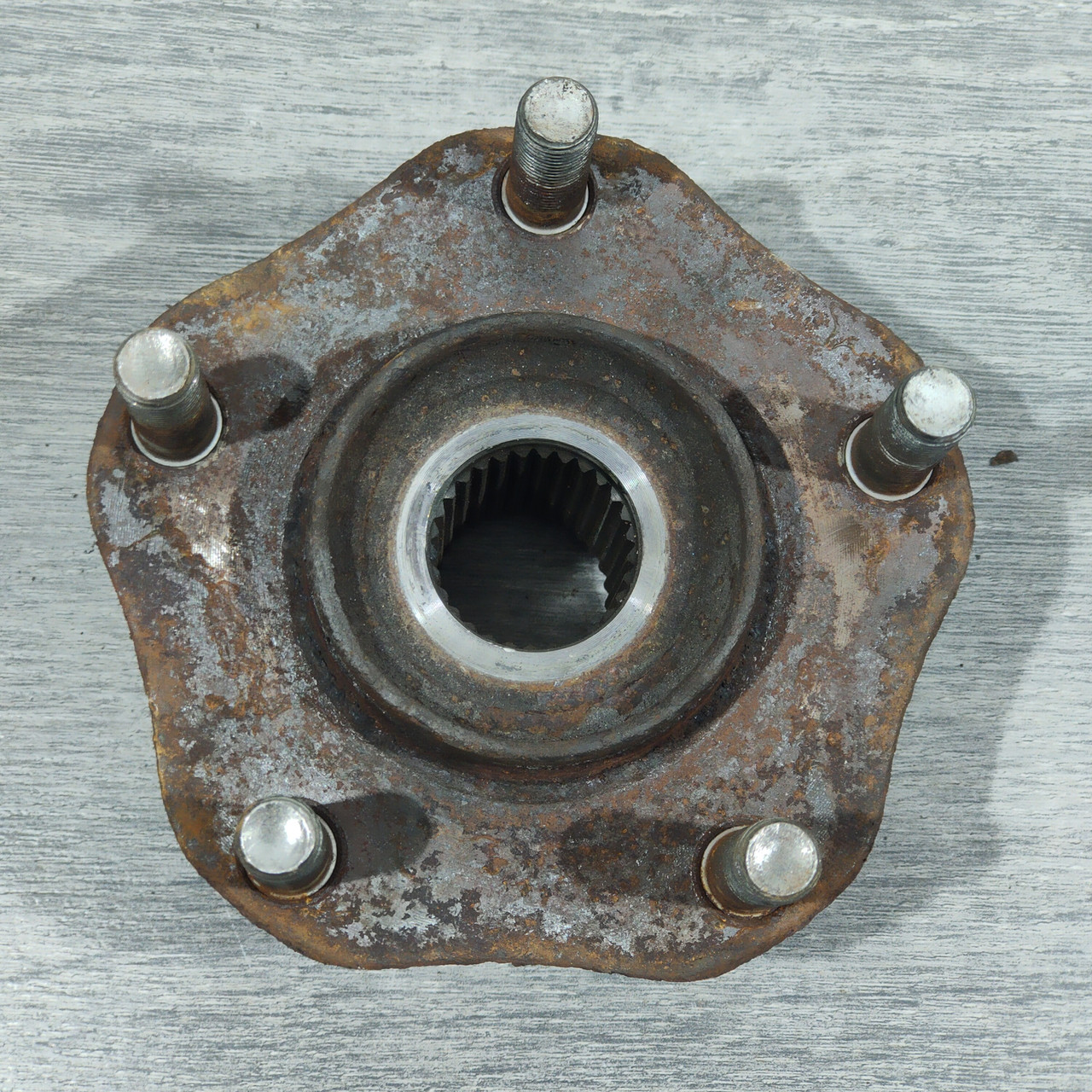Ступиця передня права Nissan Sentra 13-19 40202-4AF0A