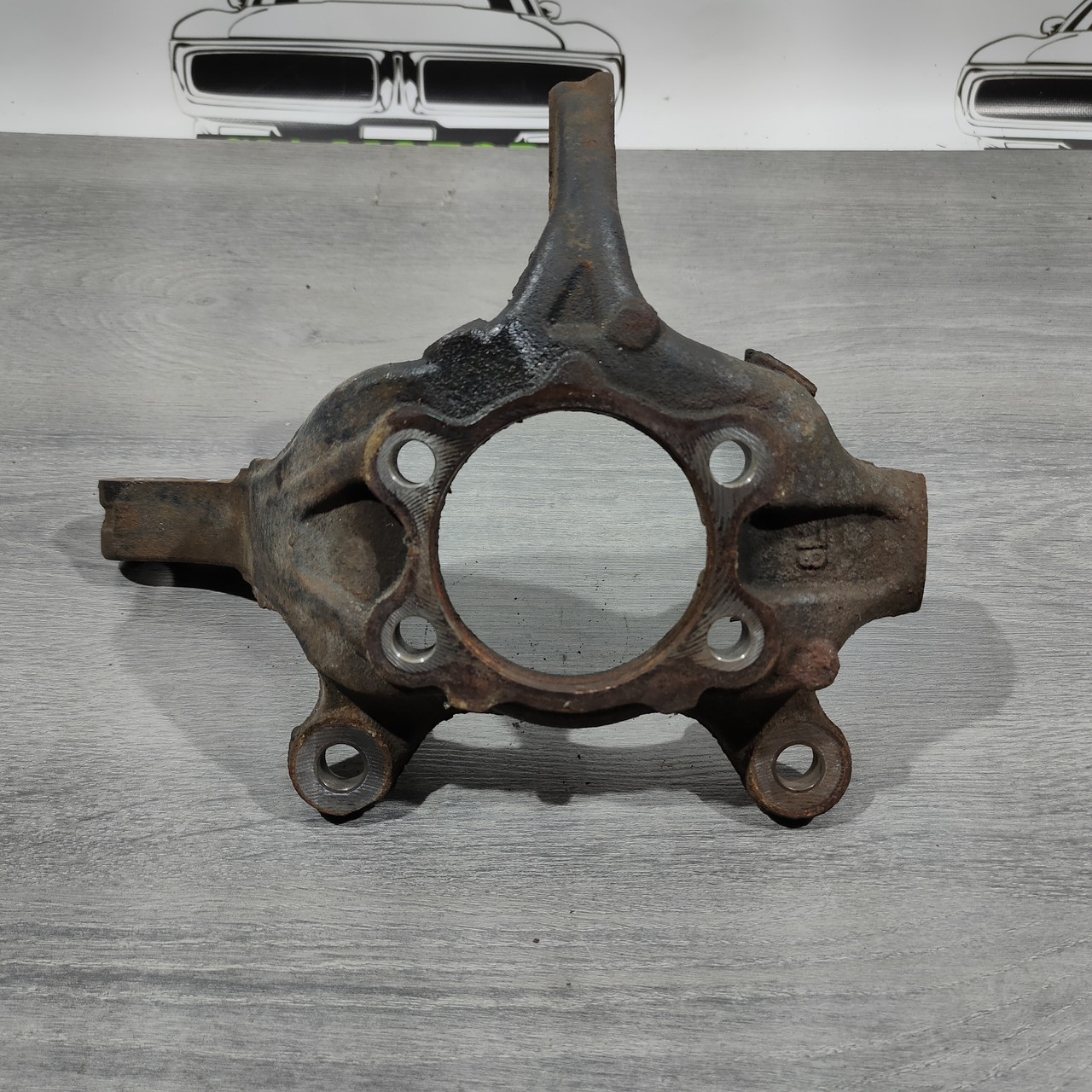 Цапфа передня ліва Nissan Sentra 13-19 1,6 1.8 40015-1KA1A - Зображення 2
