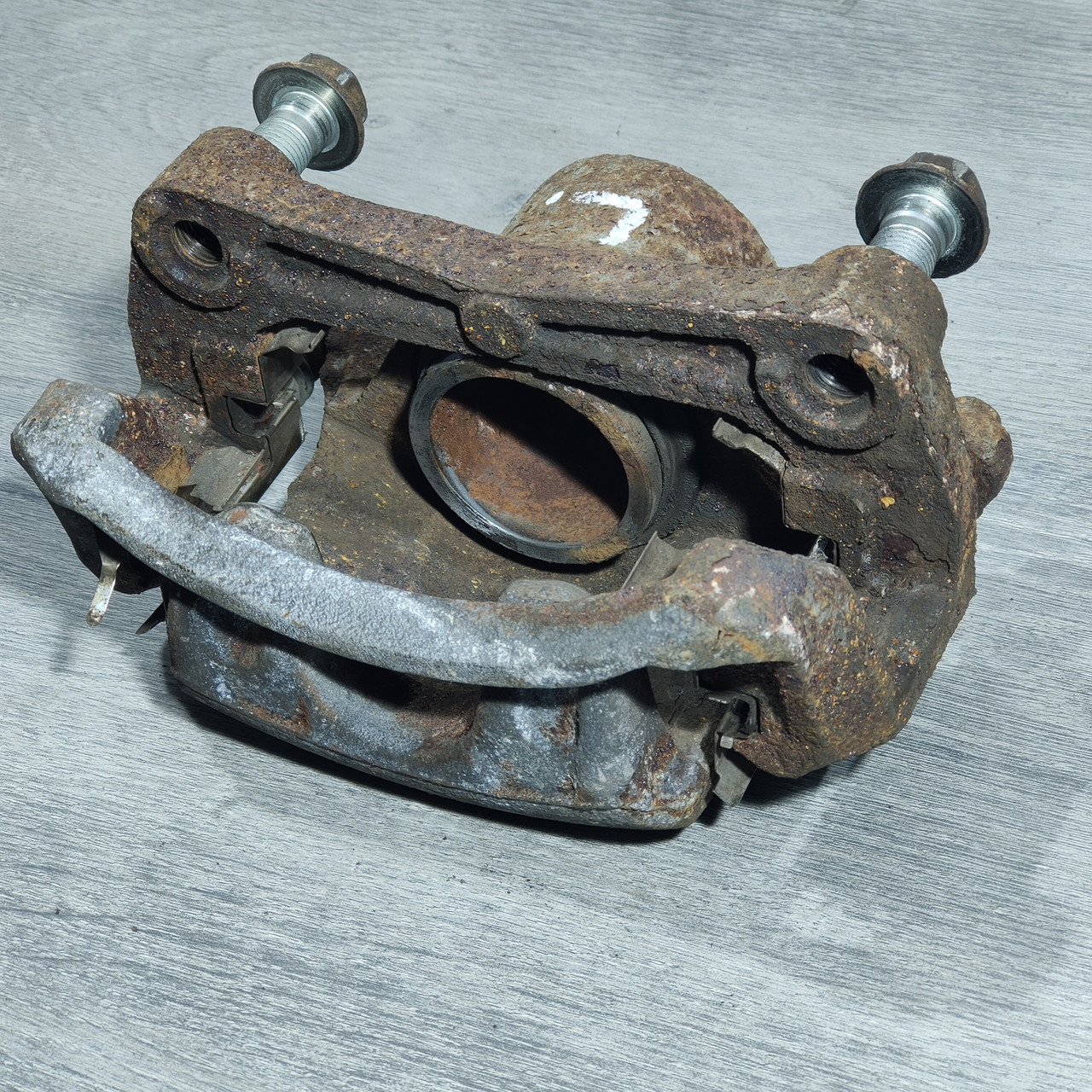 Суппорт передній лівий Nissan Sentra 13-19 1.8 41011-3SG0C