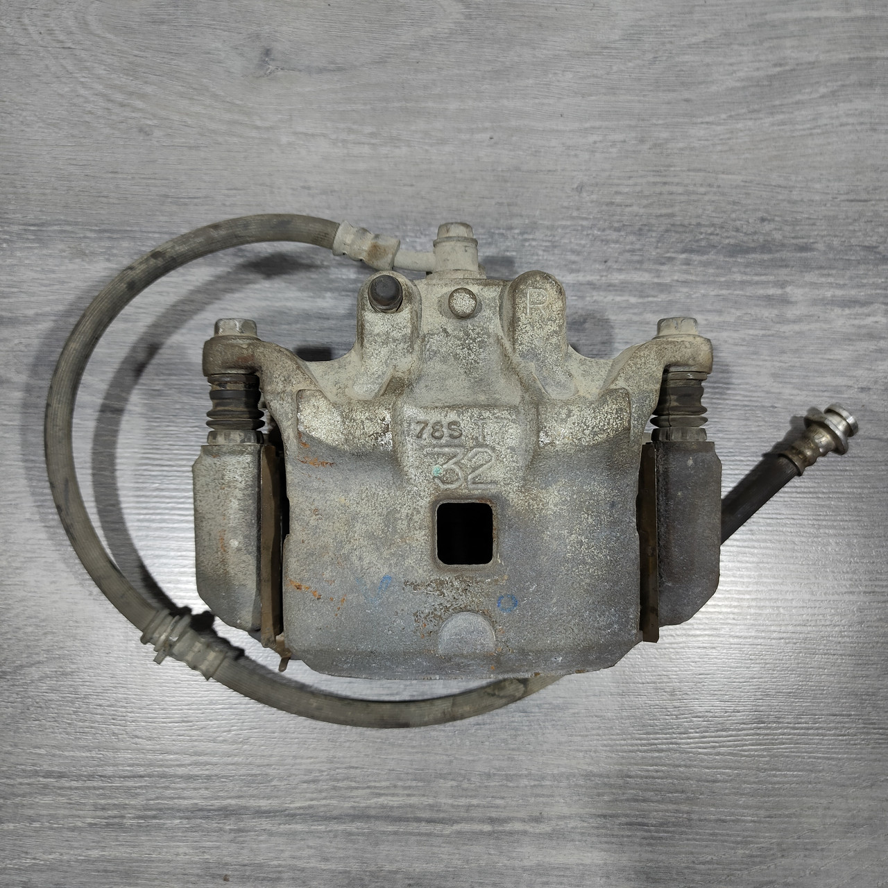 Суппорт передній правий Nissan Sentra 13-19 1.8 41001-3SG0C
