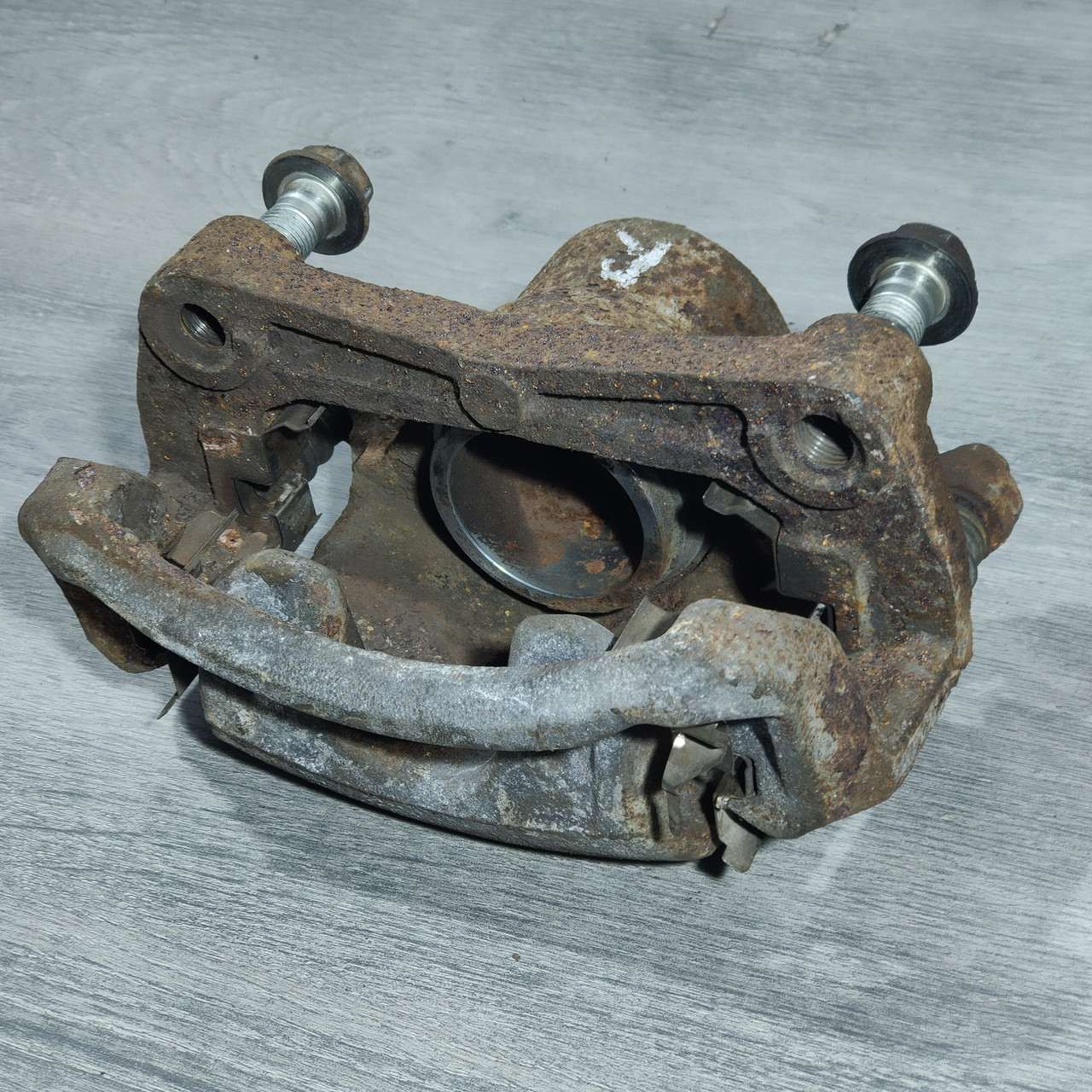Суппорт передній правий (Ржавий) Nissan Sentra 13-19 1.8 41001-3SG0C