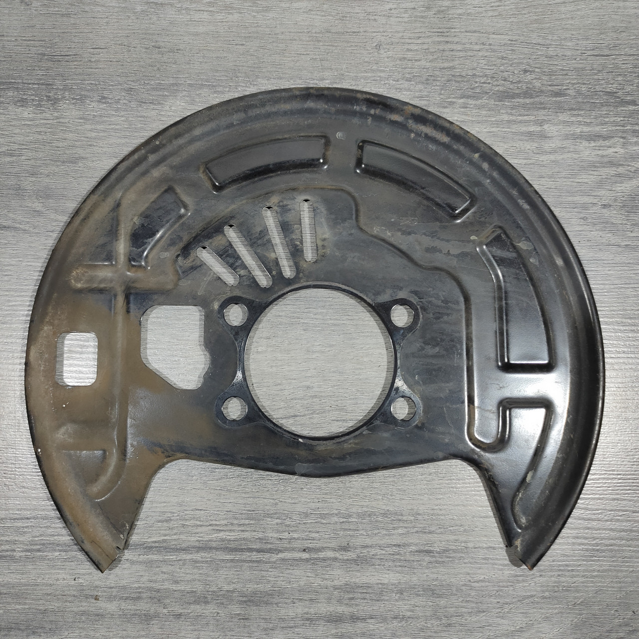 Кожух гальмівного диска передній правий Nissan Sentra 13-19 1.8 41150-3RJ0B