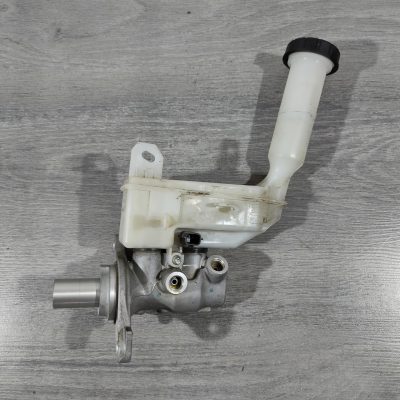 Головний гальмівний циліндр із бачком Nissan Sentra 13-19 АКПП 46010-3SG1B