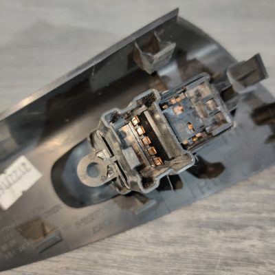 Керування склопідіймачем заднім правим Nissan Sentra 13-19 25411-1KL5A