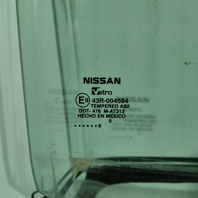 Скло дверей задньої правої Nissan Sentra 13-19 82300-3SG0A