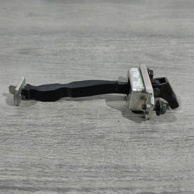 Обмежувач дверей передньої правої Nissan Sentra 13-19 80430-3RA0A