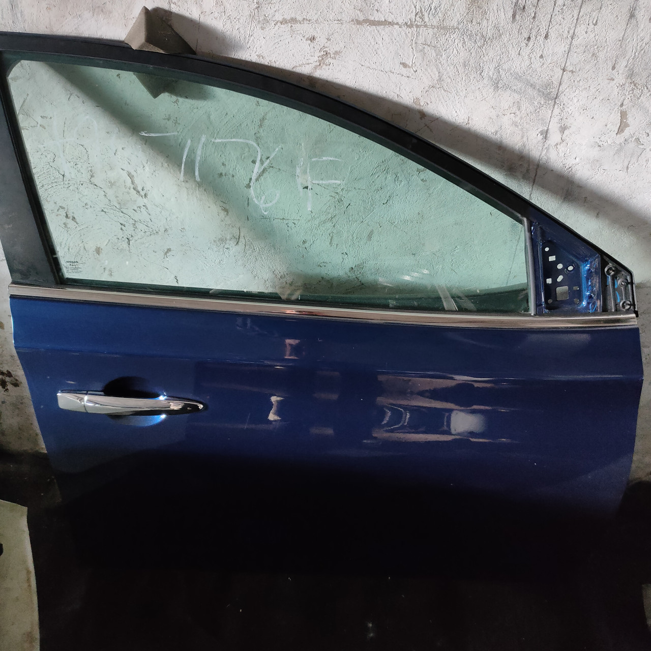 Молдинг двері-скло центральний передній правий Nissan Sentra 13-19 хром 80820-3SG0A