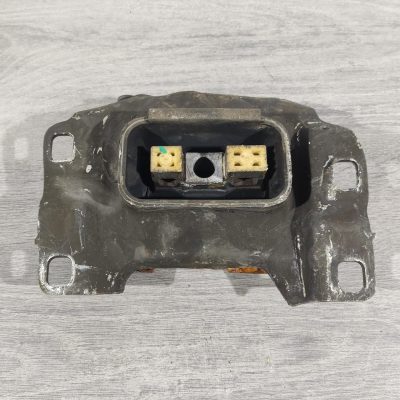 Подушка двигуна ліва Ford Focus mk3 11-18 2.0 AV6Z-6068-A