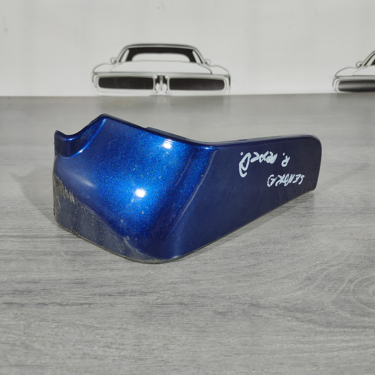 Бризговик передній правий Nissan Sentra 13-19, потерт 999J2-L300003