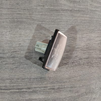 Підсвітка номера кришки багажника ліва Nissan Sentra 13-19 26510-8991B