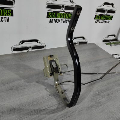 Петля кришки багажника ліва Nissan Sentra 13-19 H4400-3SGMA