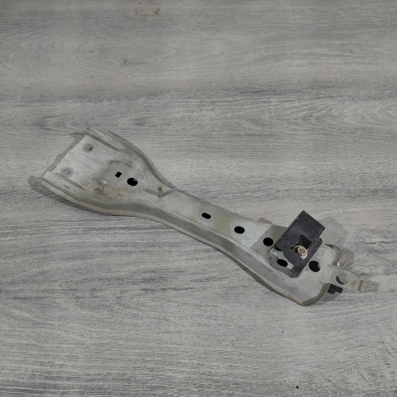Планка замка капота Nissan Sentra 13-19 1.8 F2550-3SHMH