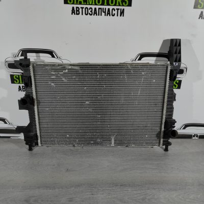 Радіатор охолодження вода Ford Focus mk3 11-18 1.0T CV6Z-8005-W