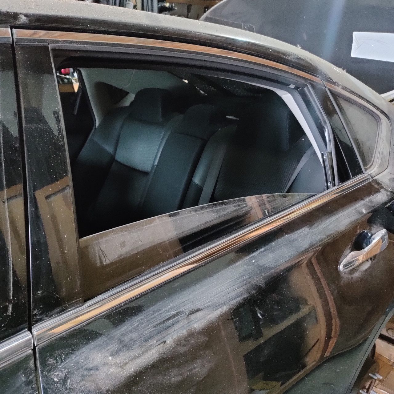 Молдинг двері-скло центральний задній лівий Nissan Altima 13-18 хром 82821-3TA0A