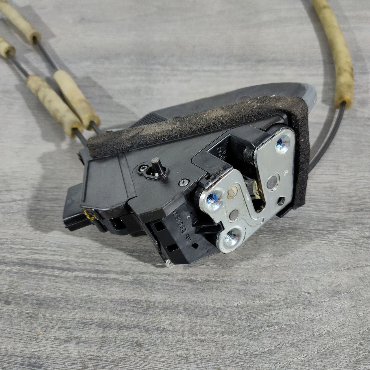 Замок дверцят задній правий Nissan Altima 13-18 82500-3TA0A