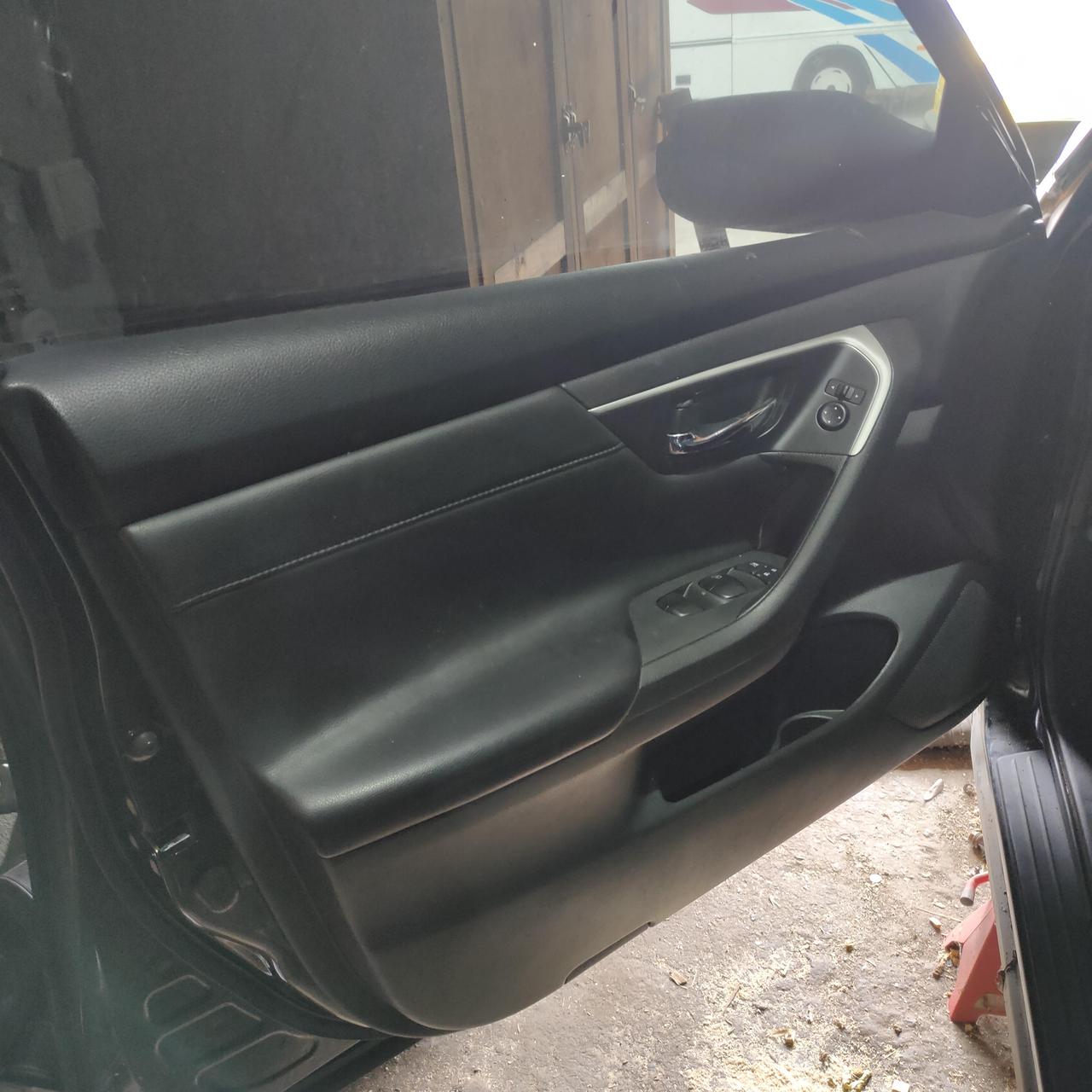 Обшивка дверей картка передня ліва (SR) Nissan Altima 13-18 шкіра, чорн, 80901-9HS4A
