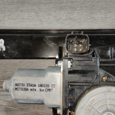 Склопідіймач з мотором передній правий Nissan Altima 13-18 80720-3TA2A