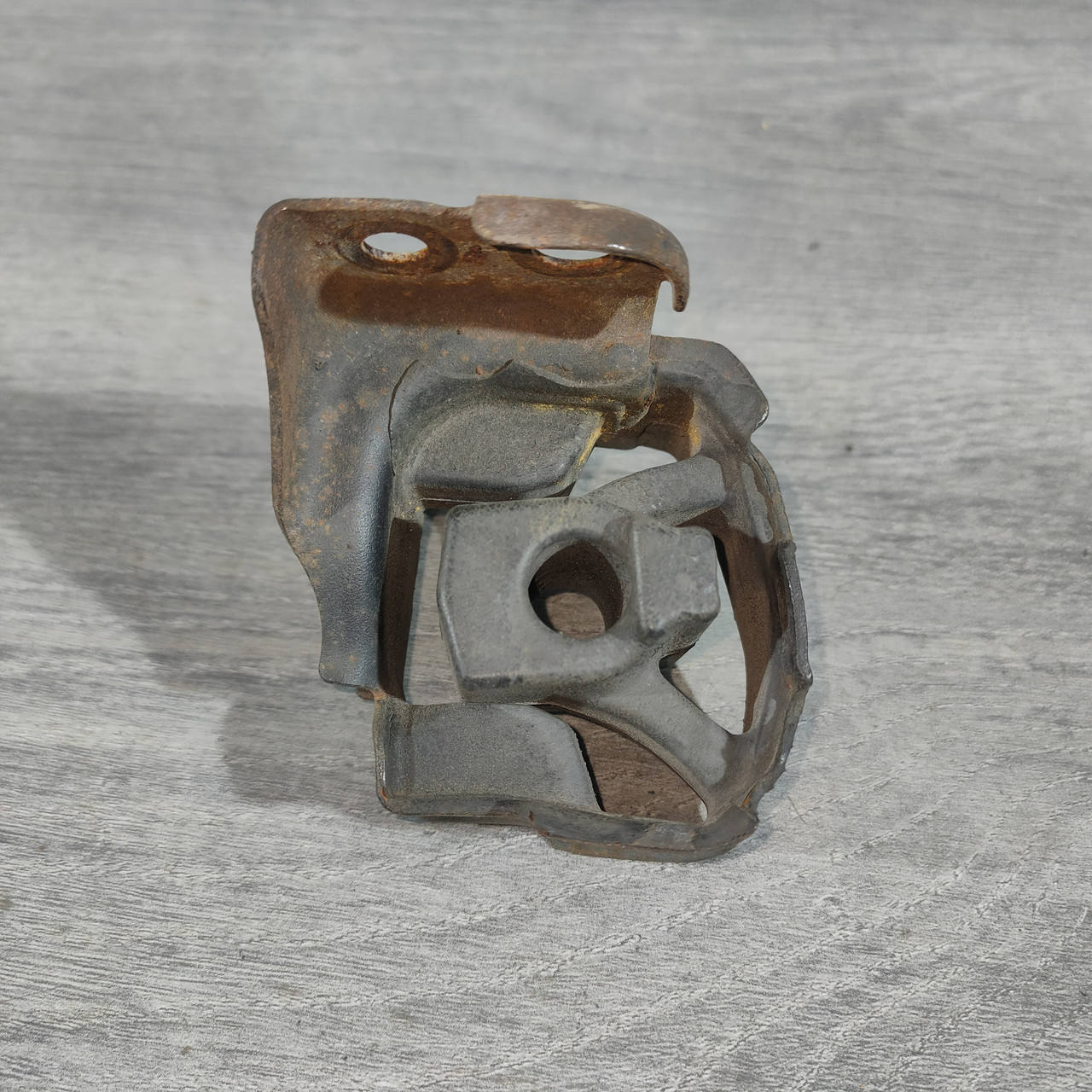 Кронштейн глушителя Nissan Altima 13-18 2.5 20651-3TA0B