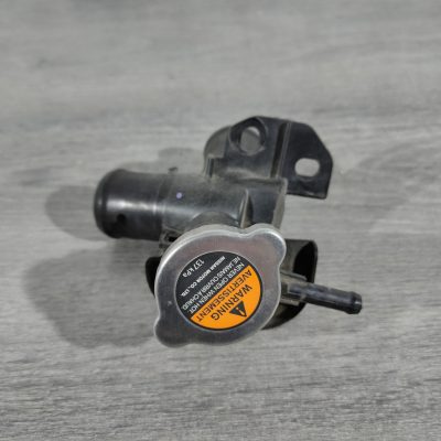 Горловина системи охолодження з кришкою Nissan Altima 13-18 2.5 21501-3TA0A