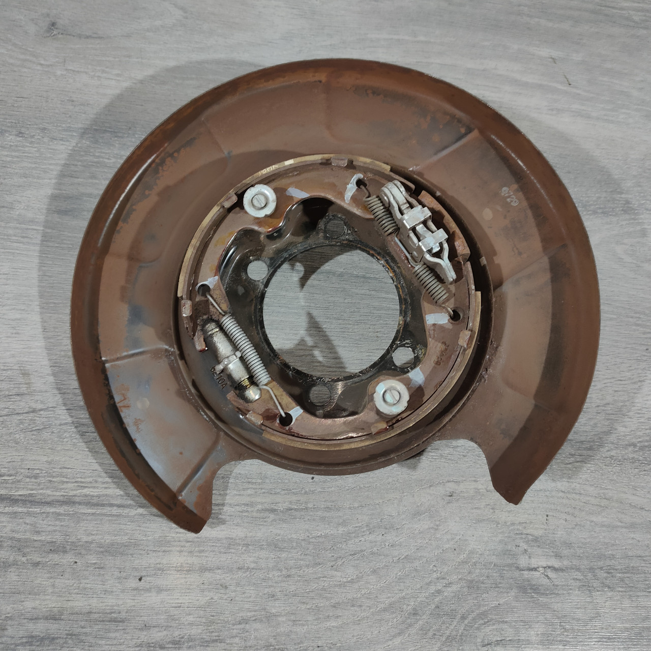 Кожух гальмівного диска задній лівий (в зборі) Nissan Altima 13-18 44030-3TA6A