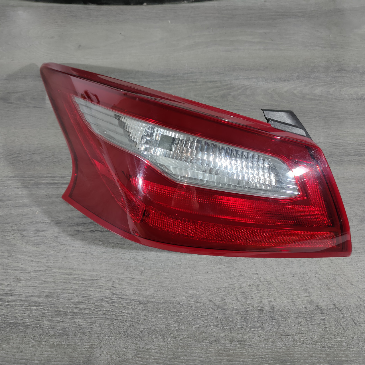 Ліхтар зовнішній крило лівий Nissan Altima 16-18 рест світлий 26555-9HS0A