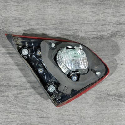 Ліхтар внутрішня кришка багажника правий Nissan Altima 16-18 рест, темний 26540-9HS0A