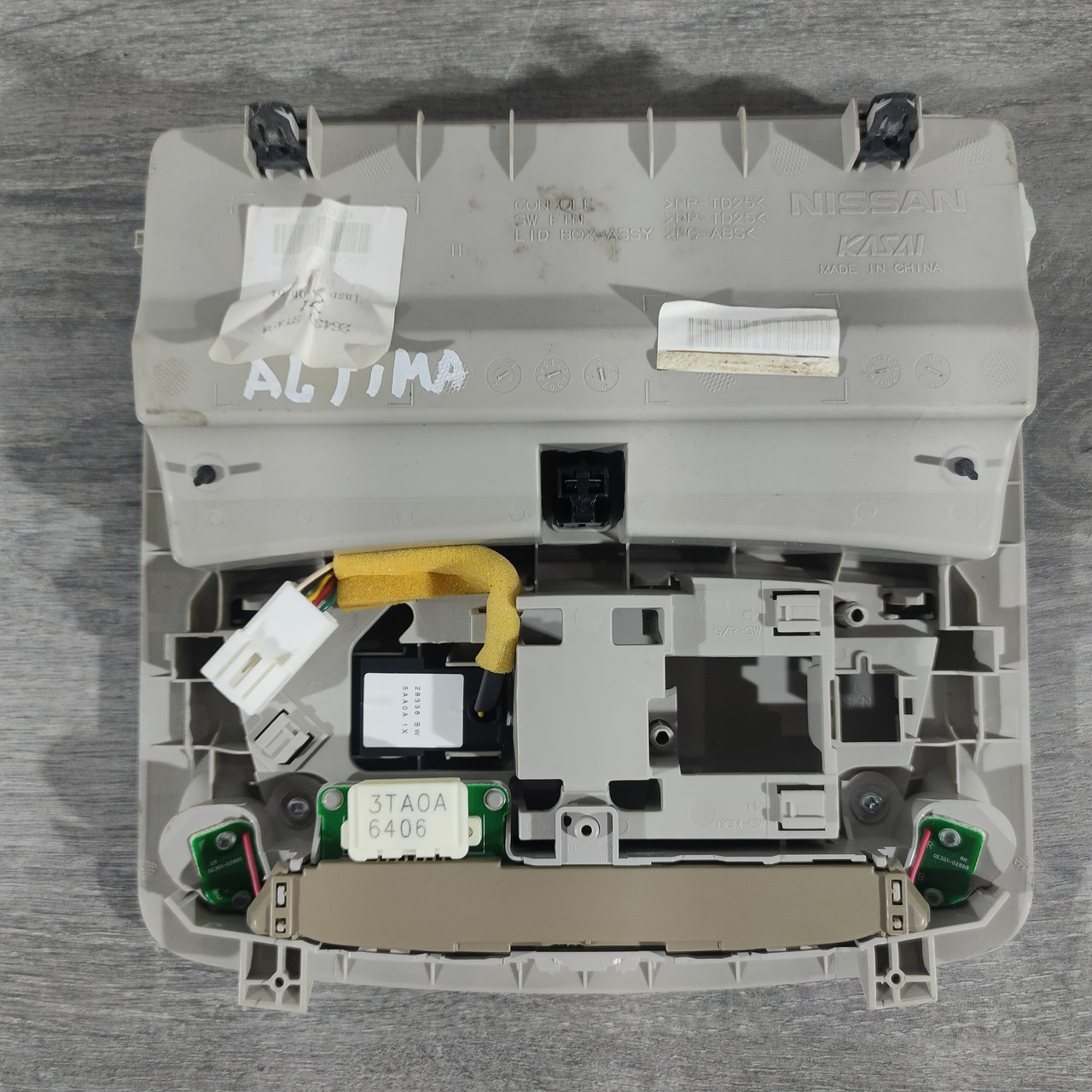 Плафон освітлення передній Nissan Altima 13-18 без люка, беж, 26430C991C - Зображення 3