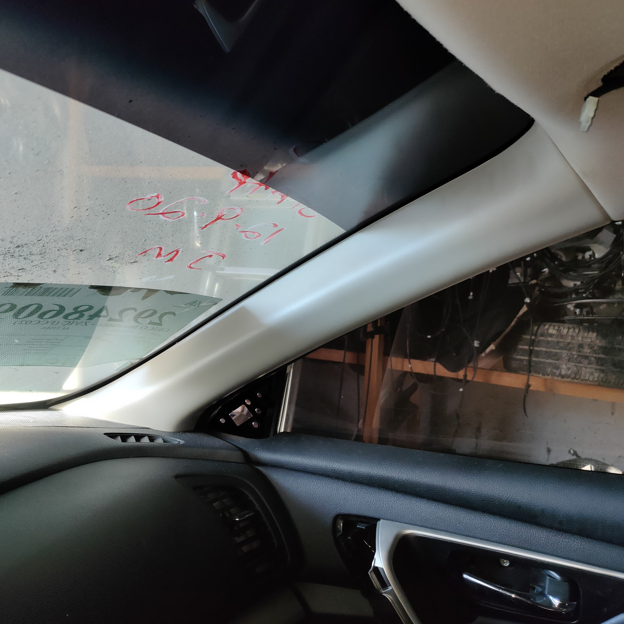 Накладка передньої стійки права Nissan Altima 13-18 беж 76911-3TA0A