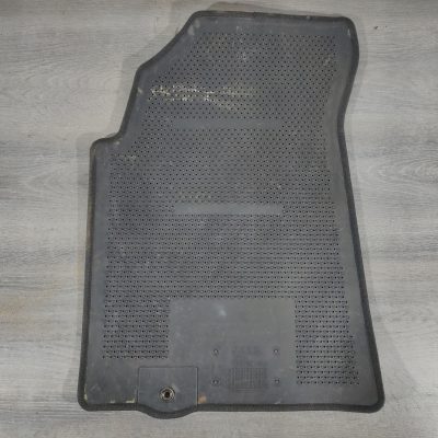Килимок салону передній правий Nissan Altima 13-18 чорн 999E2 U4000
